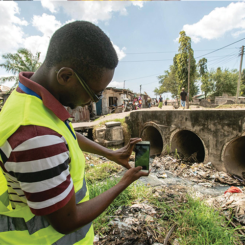 Crisis mapping*It is important that we understand the relationship between formal humanitarian sector and digital volunteers, explains Doug Specht